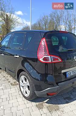 Минивэн Renault Megane Scenic 2011 в 