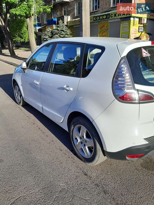 Мінівен Renault Megane Scenic 2016 в 