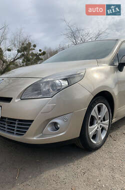 Минивэн Renault Megane Scenic 2009 в 