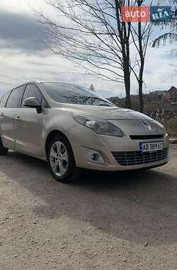 Минивэн Renault Megane Scenic 2009 в 