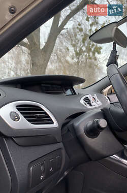 Минивэн Renault Megane Scenic 2009 в 