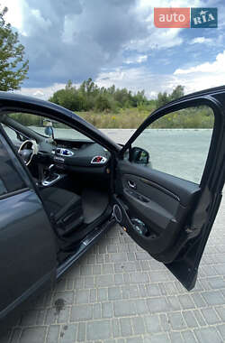 Минивэн Renault Megane Scenic 2010 в 