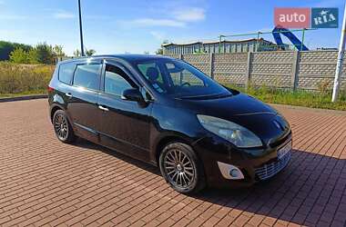 Минивэн Renault Megane Scenic 2011 в 