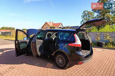 Минивэн Renault Megane Scenic 2011 в 