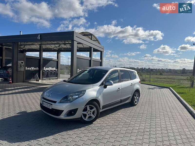 Минивэн Renault Megane Scenic 2010 в Шумске