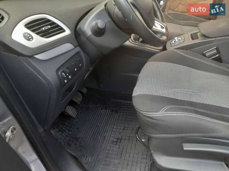 Мінівен Renault Megane Scenic 2014 в Олевську