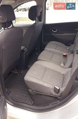 Минивэн Renault Megane Scenic 2011 в 