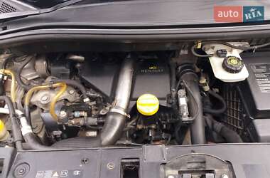 Минивэн Renault Megane Scenic 2011 в 