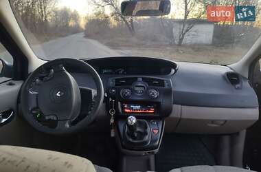 Минивэн Renault Megane Scenic 2005 в 