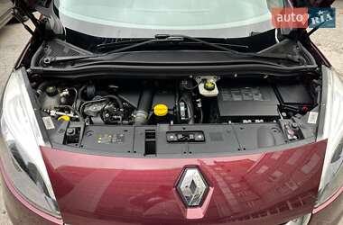 Минивэн Renault Megane Scenic 2013 в 