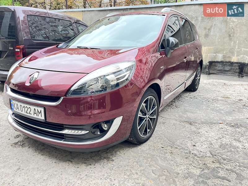 Минивэн Renault Megane Scenic 2013 в 