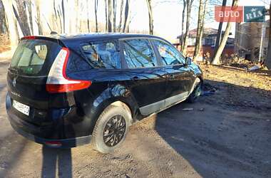 Минивэн Renault Megane Scenic 2010 в 