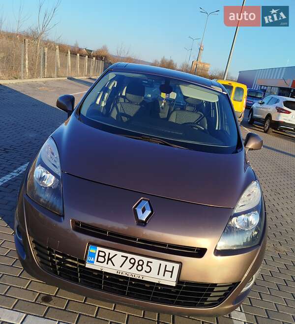 Renault Megane Scenic 2011