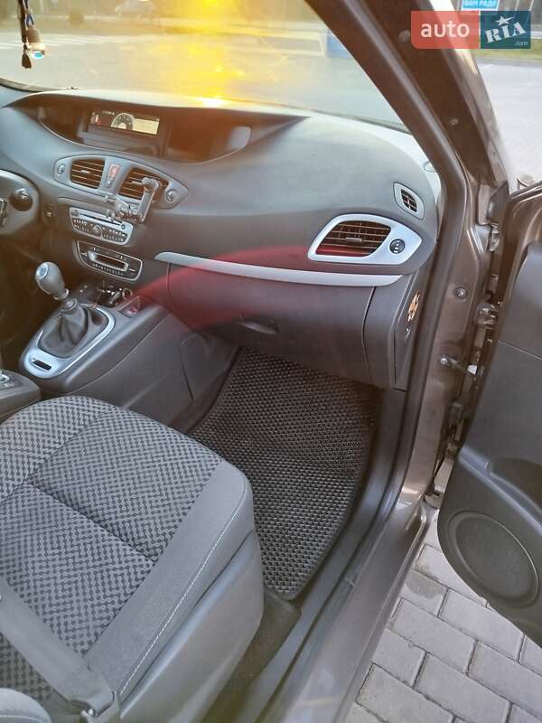 Мінівен Renault Megane Scenic 2011 в Дубні