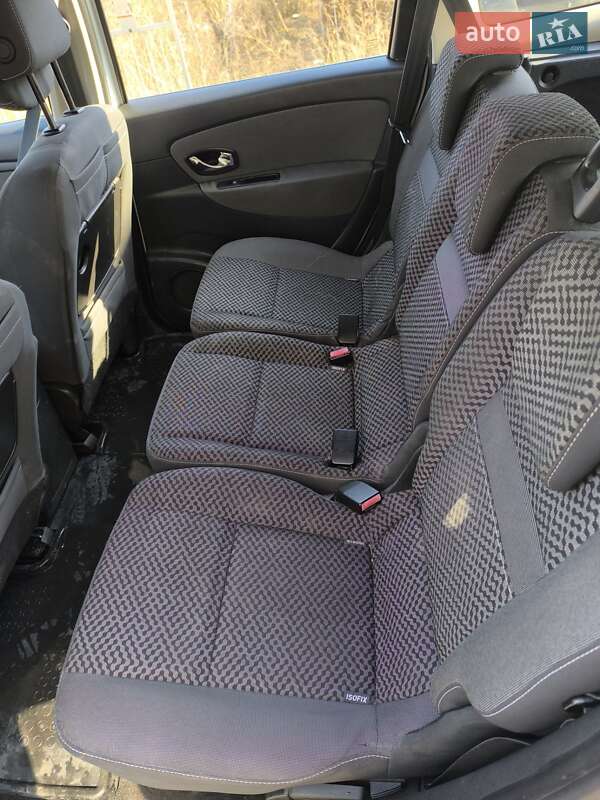 Минивэн Renault Megane Scenic 2011 в Лохвице
