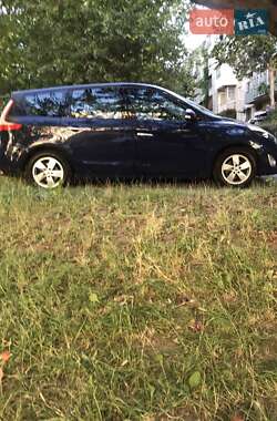 Минивэн Renault Megane Scenic 2009 в 