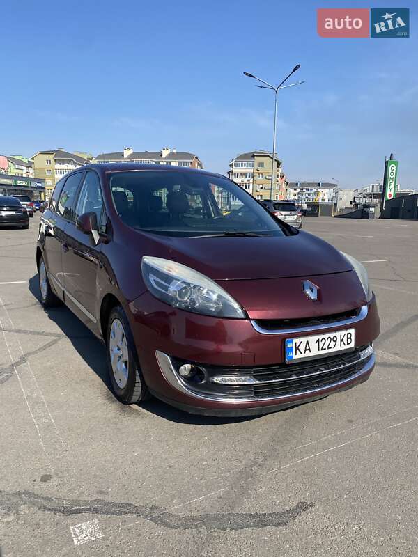 Renault Megane Scenic 2012
