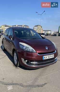Минивэн Renault Megane Scenic 2012 в 