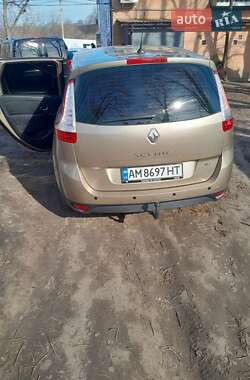 Минивэн Renault Megane Scenic 2013 в 