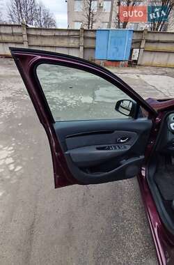 Минивэн Renault Megane Scenic 2012 в 
