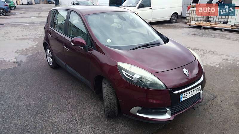 Минивэн Renault Megane Scenic 2012 в 