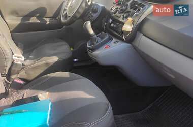 Минивэн Renault Megane Scenic 2004 в 