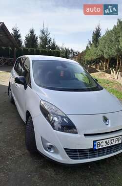 Минивэн Renault Megane Scenic 2012 в 
