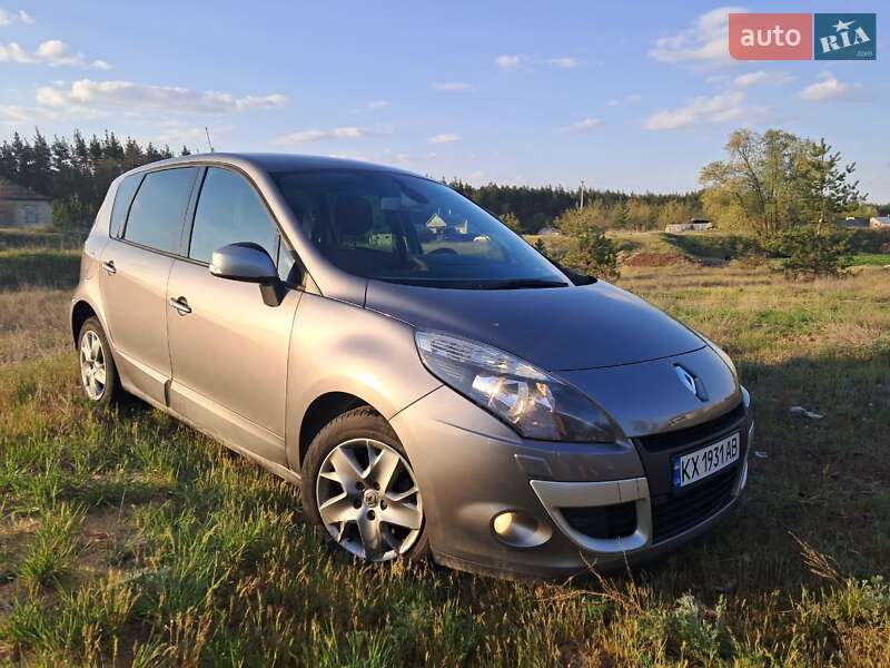 Мінівен Renault Megane Scenic 2011 в 