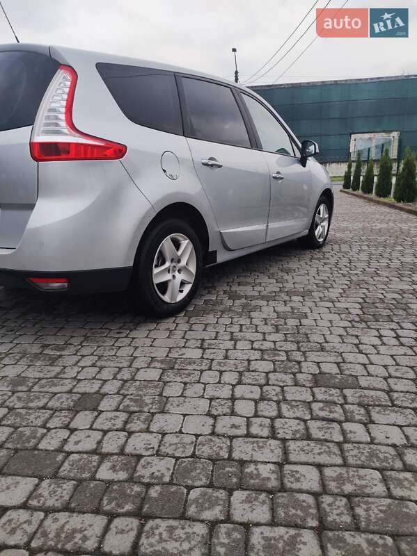 Минивэн Renault Megane Scenic 2014 в Надворной