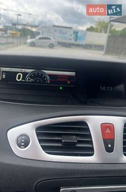 Минивэн Renault Megane Scenic 2010 в 