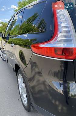 Минивэн Renault Megane Scenic 2010 в 