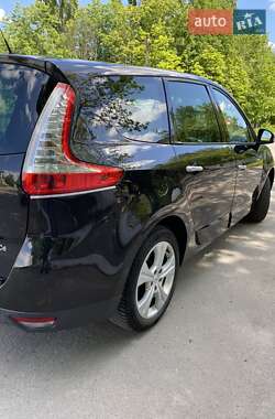 Минивэн Renault Megane Scenic 2010 в 