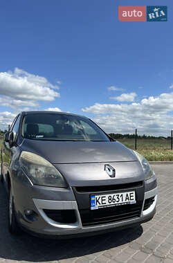 Минивэн Renault Megane Scenic 2010 в 