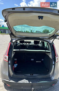 Минивэн Renault Megane Scenic 2010 в 