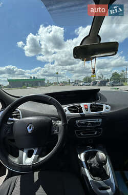 Минивэн Renault Megane Scenic 2010 в 