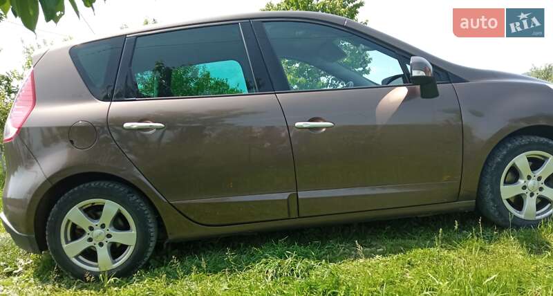 Минивэн Renault Megane Scenic 2010 в Ивано-Франковске