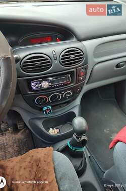 Минивэн Renault Megane Scenic 1998 в 