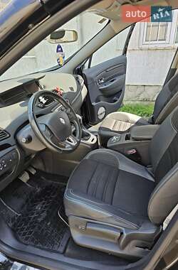 Минивэн Renault Megane Scenic 2015 в 