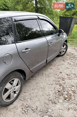 Минивэн Renault Megane Scenic 2010 в 