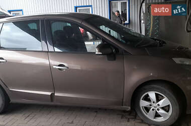 Мінівен Renault Megane Scenic 2010 в 