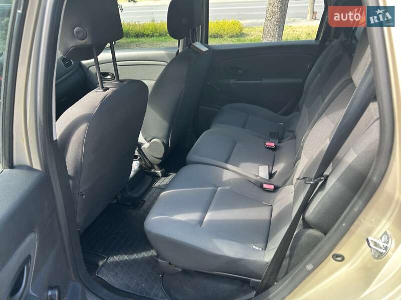 Мінівен Renault Megane Scenic 2010 в Тернополі