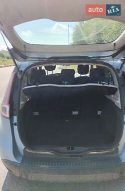 Минивэн Renault Megane Scenic 2009 в 