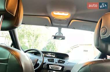 Минивэн Renault Megane Scenic 2013 в 