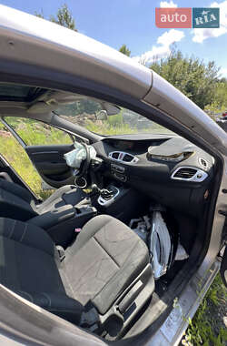 Минивэн Renault Megane Scenic 2010 в 