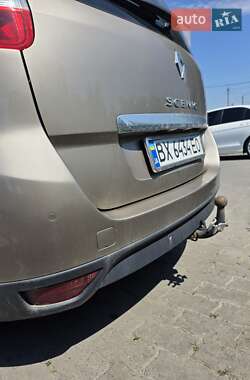 Минивэн Renault Megane Scenic 2015 в 