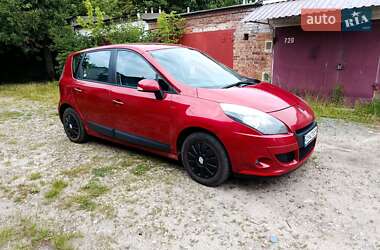 Минивэн Renault Megane Scenic 2010 в 