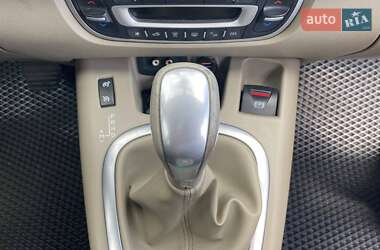 Минивэн Renault Megane Scenic 2010 в 