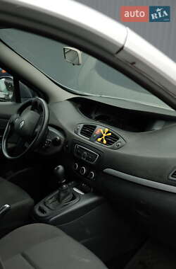 Мінівен Renault Megane Scenic 2011 в  фото 4 Мінівен Renault Megane Scenic 2011 в