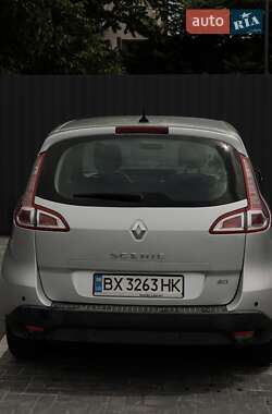 Мінівен Renault Megane Scenic 2011 в  фото 10 Мінівен Renault Megane Scenic 2011 в