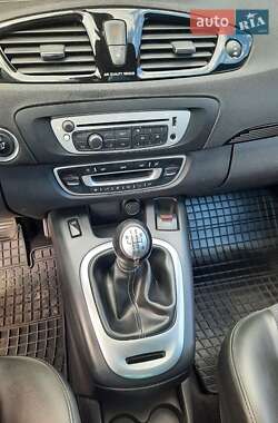 Минивэн Renault Megane Scenic 2012 в 